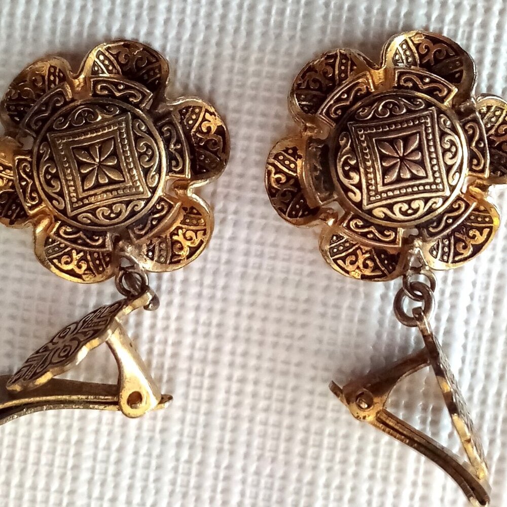 Earrings - 6-sided, engraved, gold-colored